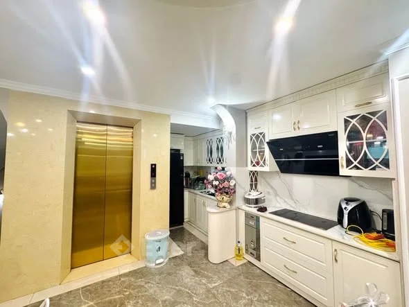 Nhà lô góc Thái Thịnh Đống Đa - Kinh doanh, ô tô qua nhà