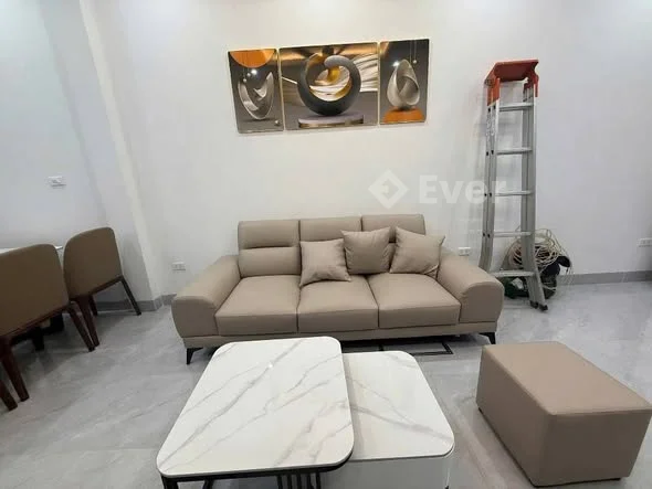 Bồ Đề – Long Biên | 7T Thang Máy | Ô Tô Đỗ Cửa 41.7m² – 7 tầng, mỗi tầng 1 phòng Full nội thất