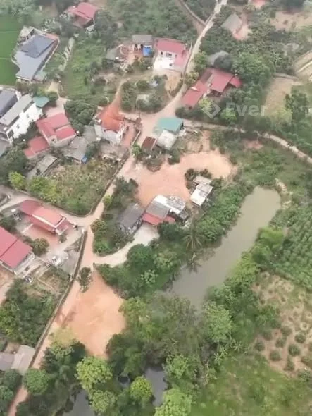 Lô bám Mặt đường thôn to đúng TDT 467,7m Đất ở 80m, mặt tiền gần 22m bám đường bê tông đường thông