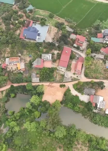 Lô bám Mặt đường thôn to đúng TDT 467,7m Đất ở 80m, mặt tiền gần 22m bám đường bê tông đường thông