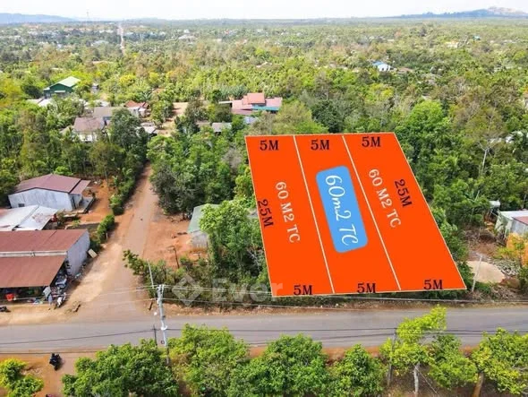 Bán lốc 3 lô liền kề trục chính Buôn Jung A . Diện tích : 5x25 Thổ cư : 60m2