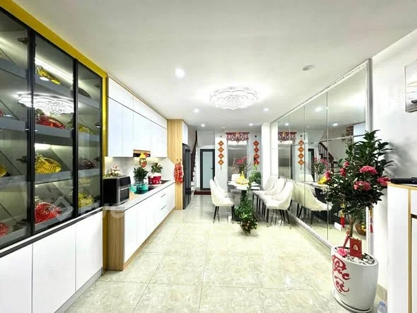 Linh Quang - view hồ - Nhỉnh 11 tỉ* Diện tích 65m ,6 tầng thang máy,mặt tiền 4m*siêu phẩm sót lại