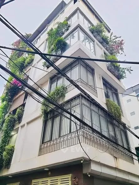 Bán nhà Lạc Long Quân lô góc 6 tầng có thang máy