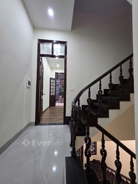 BẾ VĂN ĐÀN QUANG TRUNG 45M,5T, hơn 12 tỷ - Ôtô chạy vòng quanh, đẹp long lanh, thiết kế hiện đại