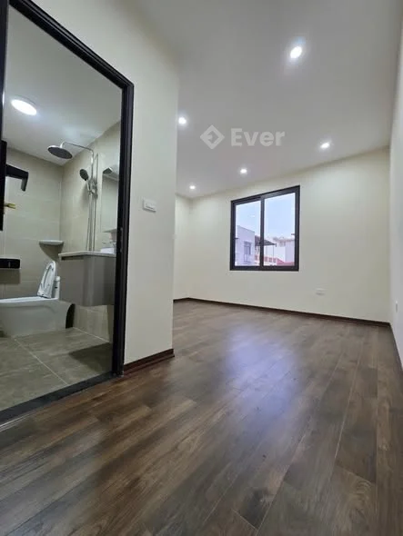 BẾ VĂN ĐÀN QUANG TRUNG 45M,5T, hơn 12 tỷ - Ôtô chạy vòng quanh, đẹp long lanh, thiết kế hiện đại