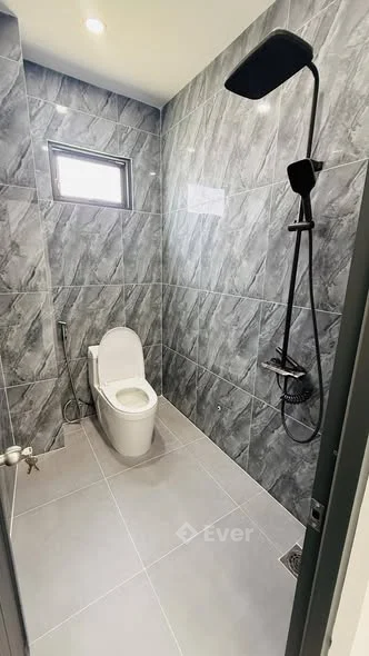 Nhà Lầu - Gần Bến Xe Phía NamDiên Toàn - Khánh Hòa 3 PN, 2 WC, khách, bếp và phòng thờ