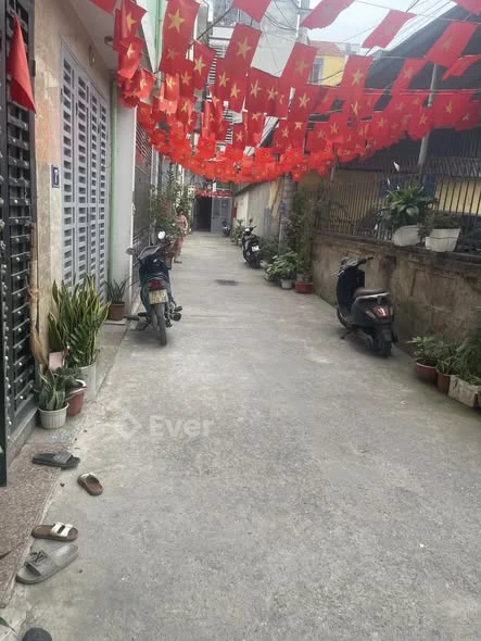 Giá Đầu 7 nhà ở thanh đàm - Diện tích 31m2 + 5 tầng + 3 phòng ngủ - Ngõ thông + 10m ra ô tô tránh