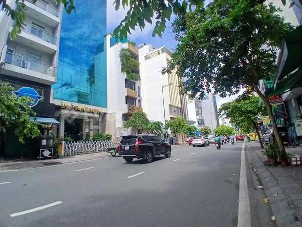 Chính Chủ 27 năm Mặt Tiền đường vị trí kim cương, Mặt Tiền đường Hồng Hà, gần Sân Bay