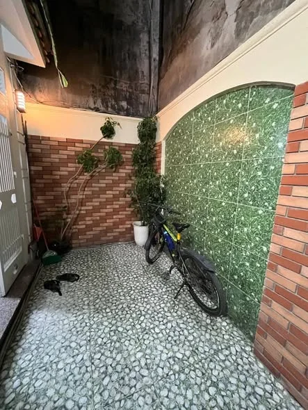 Thổ Quan - đống đa - 6 tầng - 24m - 6.5 tỷ.SỔ RIÊNG - có sân riêng 8m để xe.