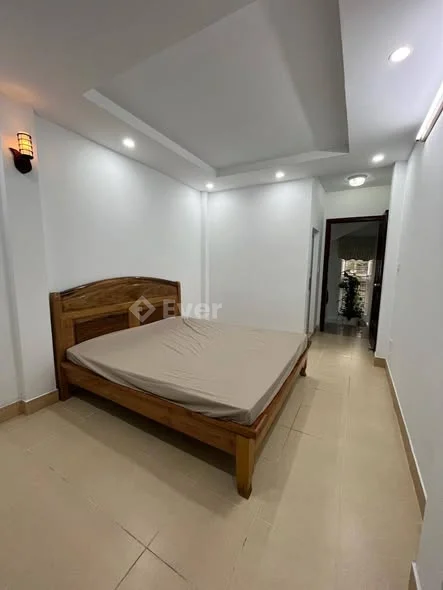 Thổ Quan - đống đa - 6 tầng - 24m - 6.5 tỷ.SỔ RIÊNG - có sân riêng 8m để xe.