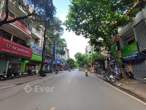 Tô Hiệu 40m, 4 tầng, Giá nhỉnh 9 tỷ. Vị trí nằm trong lõi phố cổ Hà Đông, căn nhà dân xây chắc chắn