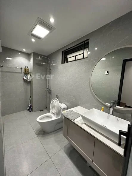 BÁN NHÀ PHỐ THANH NHÀN- HBT HOA HẬU LÔ GÓC THOÁNG SÁNG NHÀ MỚI Ở LUÔN