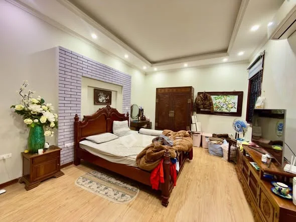 NHÀ ĐẸP GIÁP BÁT KIM ĐỒNG NGÕ THÔNG 2ĐẦU Ô TÔ TRÁNH DÂN XÂY Ở CỰC KỲ CHẮC CHẮN DT:33M 5TẦNG