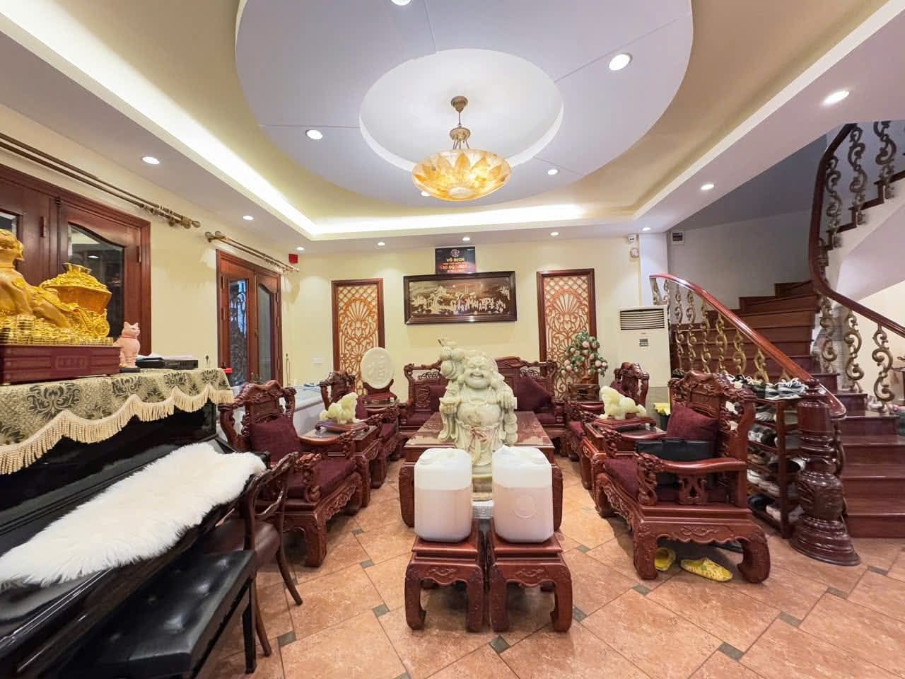 CẦN TÌM CHỦ MỚI TÂM HUYẾT CHO CĂN NHÀ SIÊU ĐẸP PHỐ ĐỘI CẤN - MẶT TIỀN SIÊU RỘNG - LÔ GÓC 2 MẶT NGÕ Ô TÔ TRÁNH, DỪNG ĐỖ NGÀY ĐÊM - GARA Ô TÔ - NỘI THẤT TIỀN TỶ.