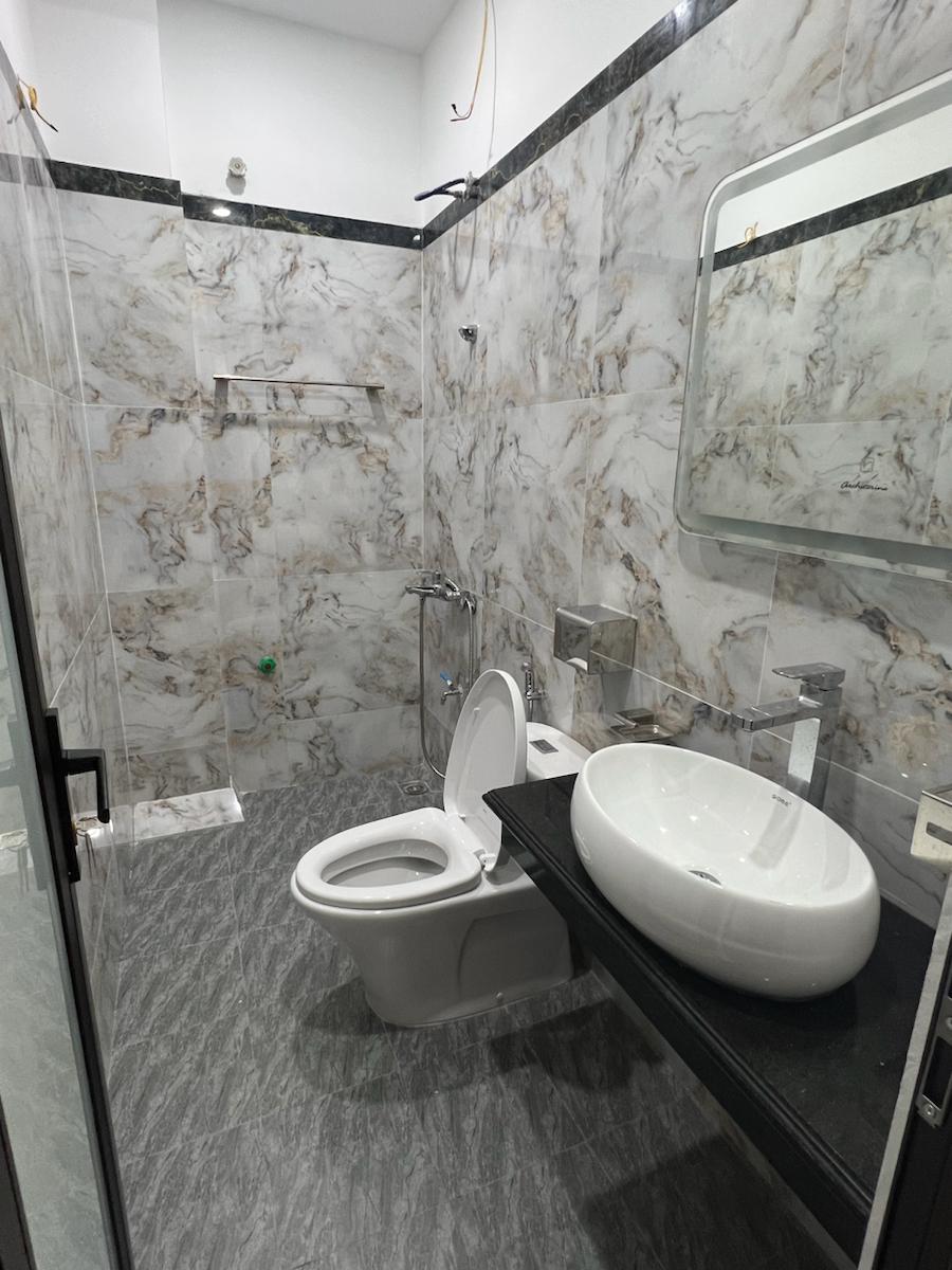 BÁN NHÀ MỚI XÂY, VỪA Ở VỪA KINH DOANH 72M - 7T THANG MÁY TẠI NGÕ VĂN CHƯƠNG. ĐỐNG ĐA, Ô TÔ 7 CHỖ VÀO NHÀ