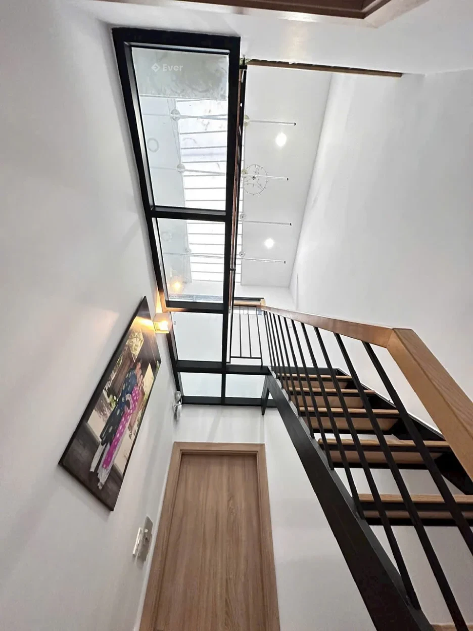 Top nhà nhỏ xinh 3 x 8m 1 trệt 2 lầu Lý Chính Thắng Quận 3 TP.HCM