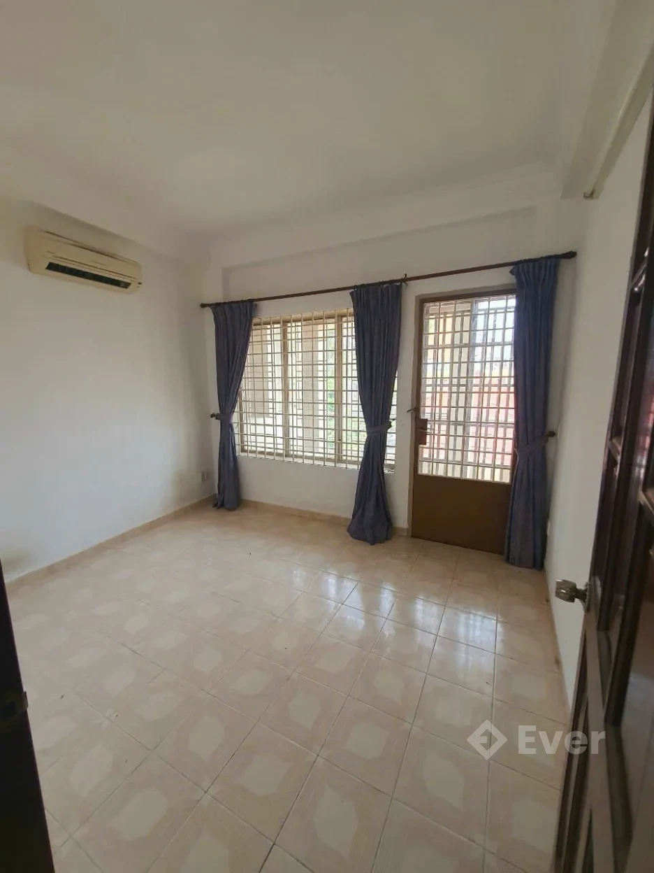 Top nhà vị trí đẹp 3.6 x 15m 1 trệt 3 lầu Trần Hưng Đạo Q1 TP.HCM