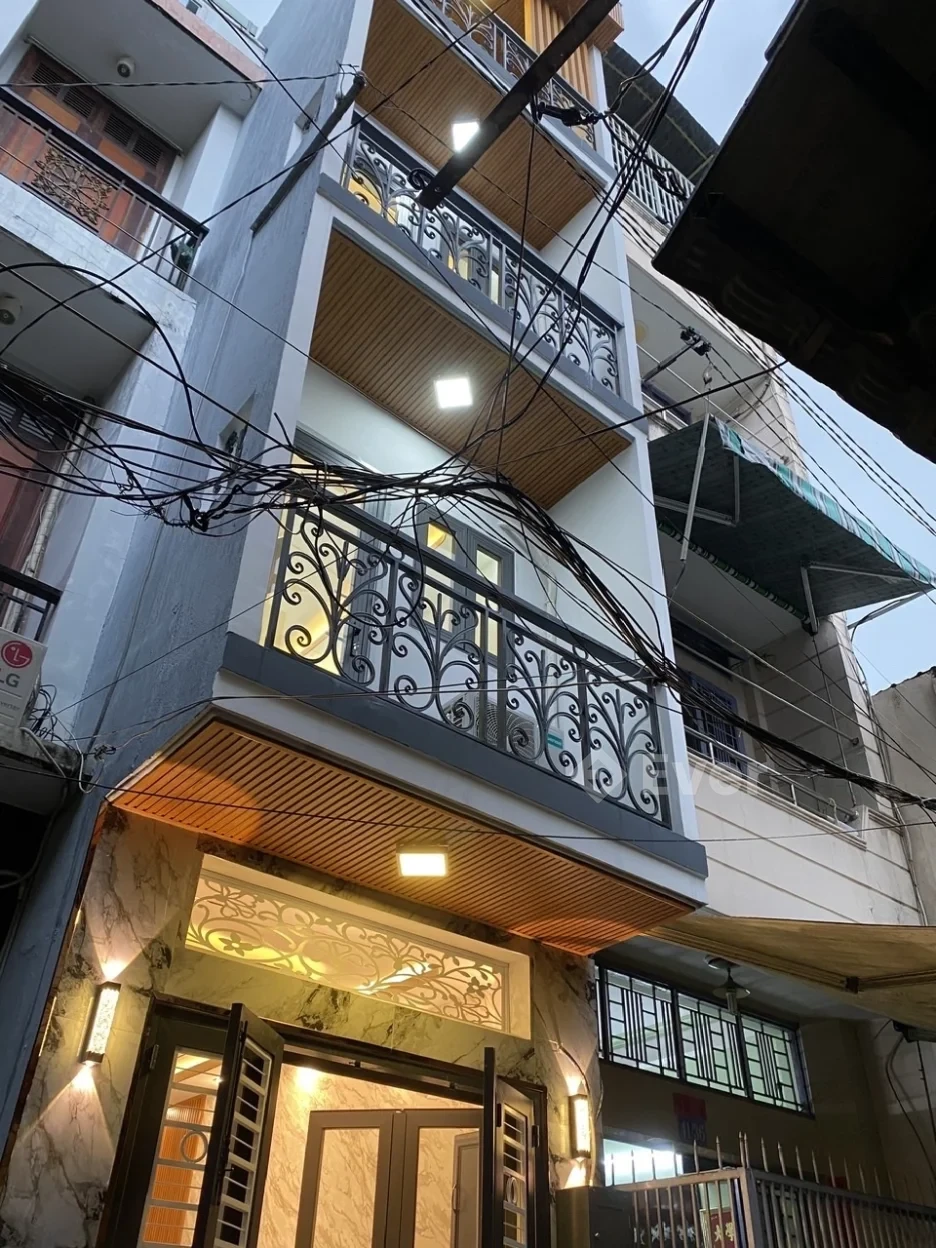 Nhà Đẹp Ngô Quyền Q10 – Trệt 3 Lầu – Ở Ngay