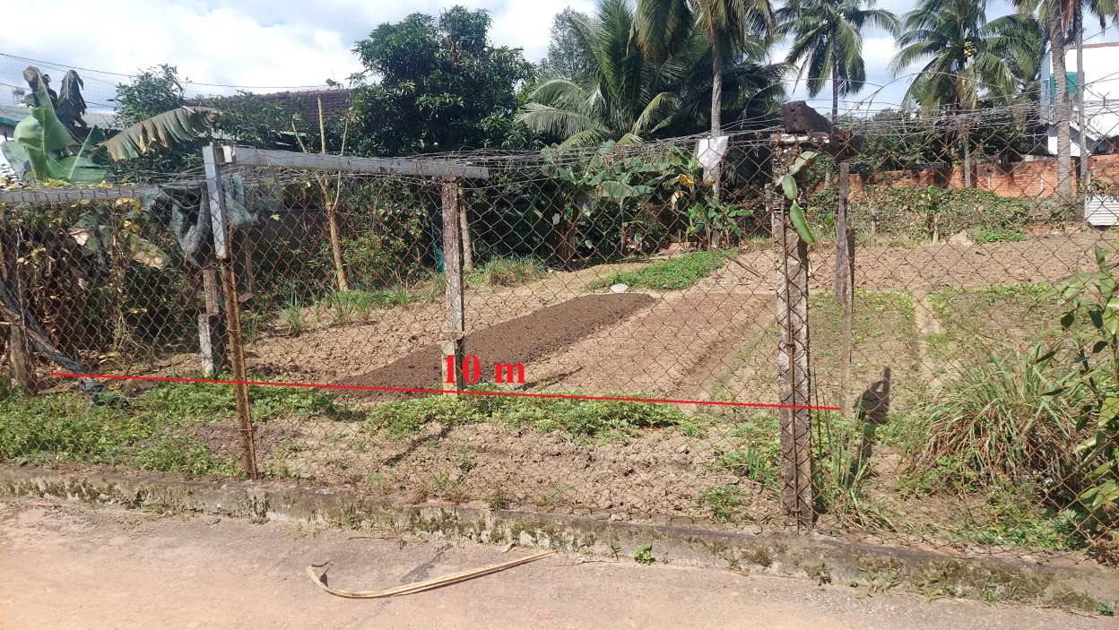 Bán đất trung tâm thi trấn M'răk. Diện tích (10x22)m2, TC 60m2. Sổ hồng riêng