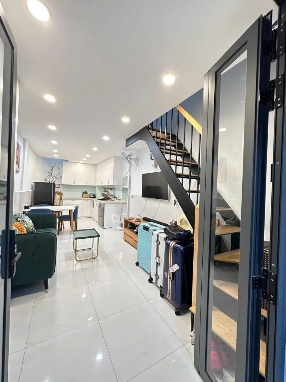 Top nhà nhỏ xinh 3 x 8m 1 trệt 2 lầu Lý Chính Thắng Quận 3 TP.HCM