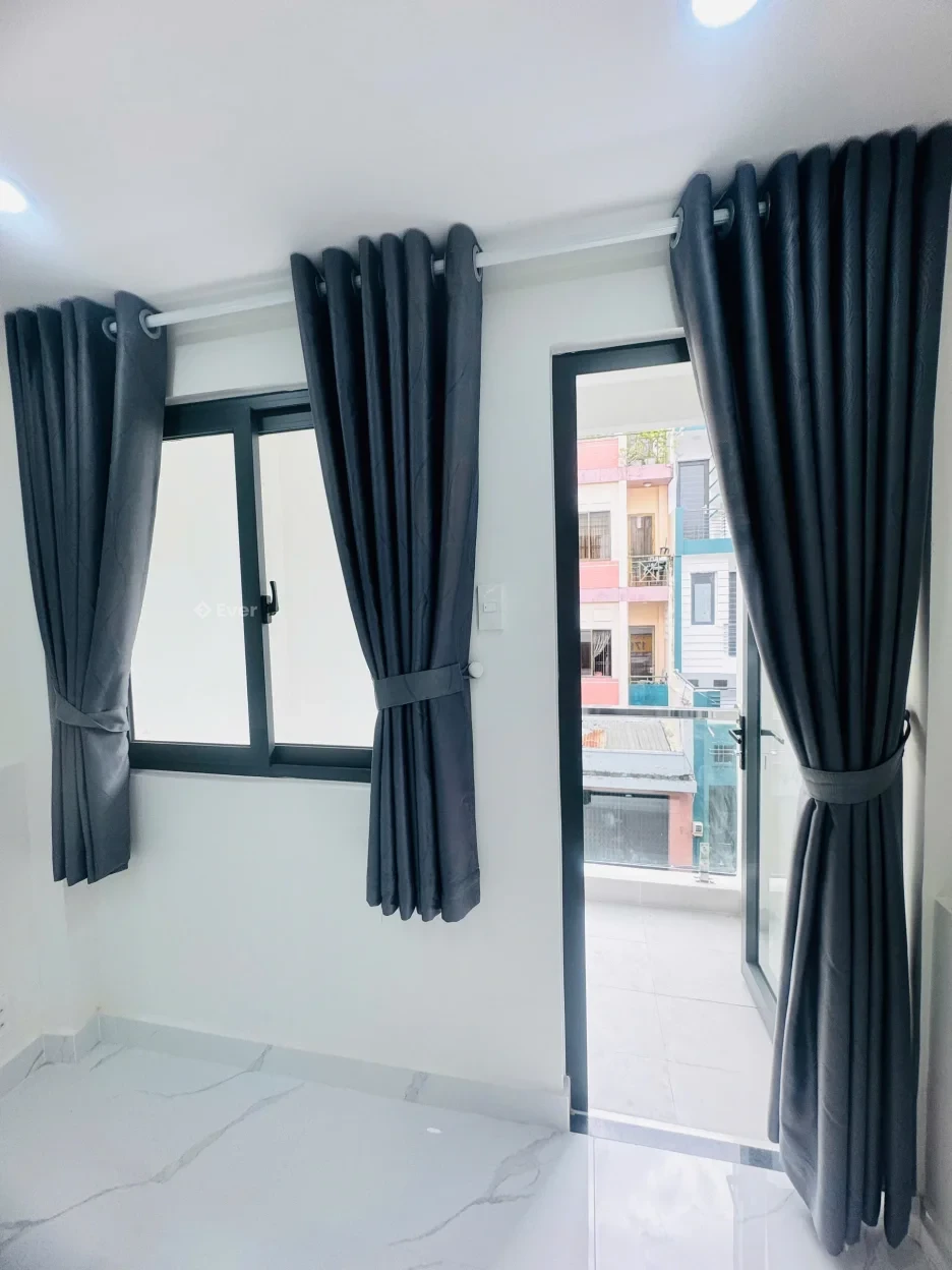 Nhà phố rẻ 1 trệt 1 lửng 3 lầu mặt tiền Nhật Tảo Q10 TP.HCM