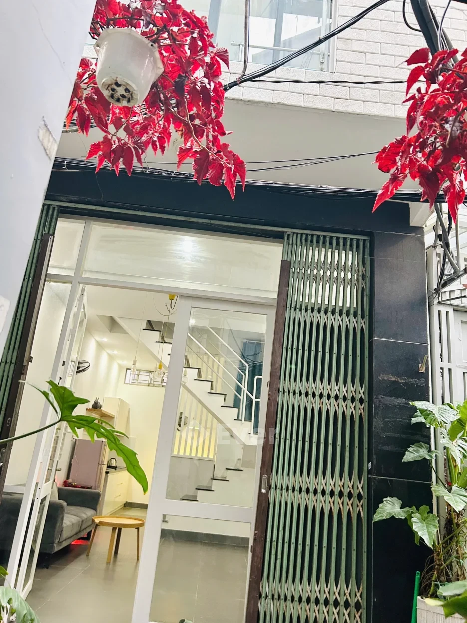 Top nhà đẹp rẻ 4 x 8m 1 trệt 2 lầu Cách Mạng Tháng Tám Quận 3 TP.HCM