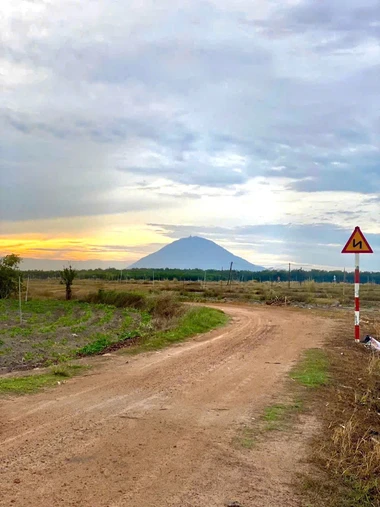 Bán đất vườn view Núi Bà - gần cụm KCN Tân Phú 2