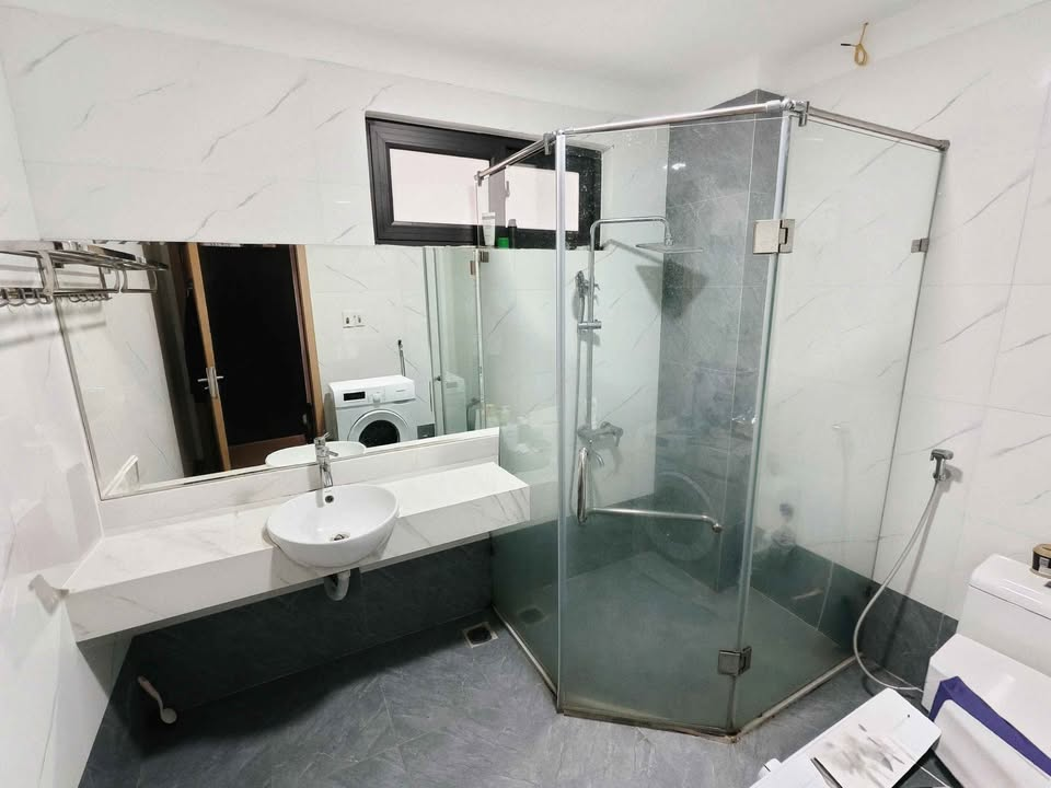 BÁN TÒA CCMN 8 TẦNG + TUM – LÔ GÓC – SÁT MẶT PHỐ KHÂM THIÊN