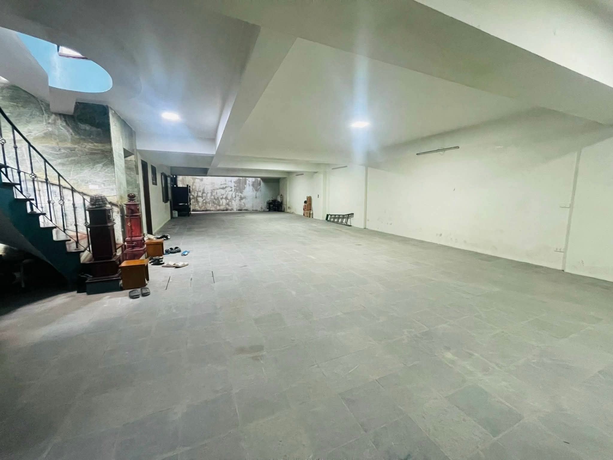 NHÀ PHỐ HOA BẰNG, CẦU GIẤY: 225m - 6T - Mt: 9,5m - 59 Tỷ. THÔNG SÀN THANG MÁY, VỈA HÈ, KINH DOANH CỰC ĐỈNH.