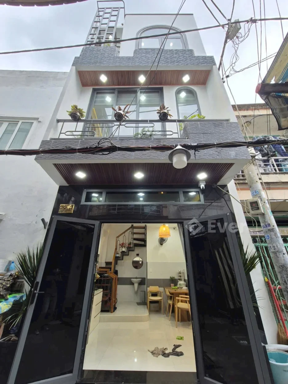 CHÍNH CHỦ Q10 mới 100% • 3 TẦNG BTCT • 2 PN 3 Wc.SÁT MẶT TIỀN • Tặng hết nội thất như hình