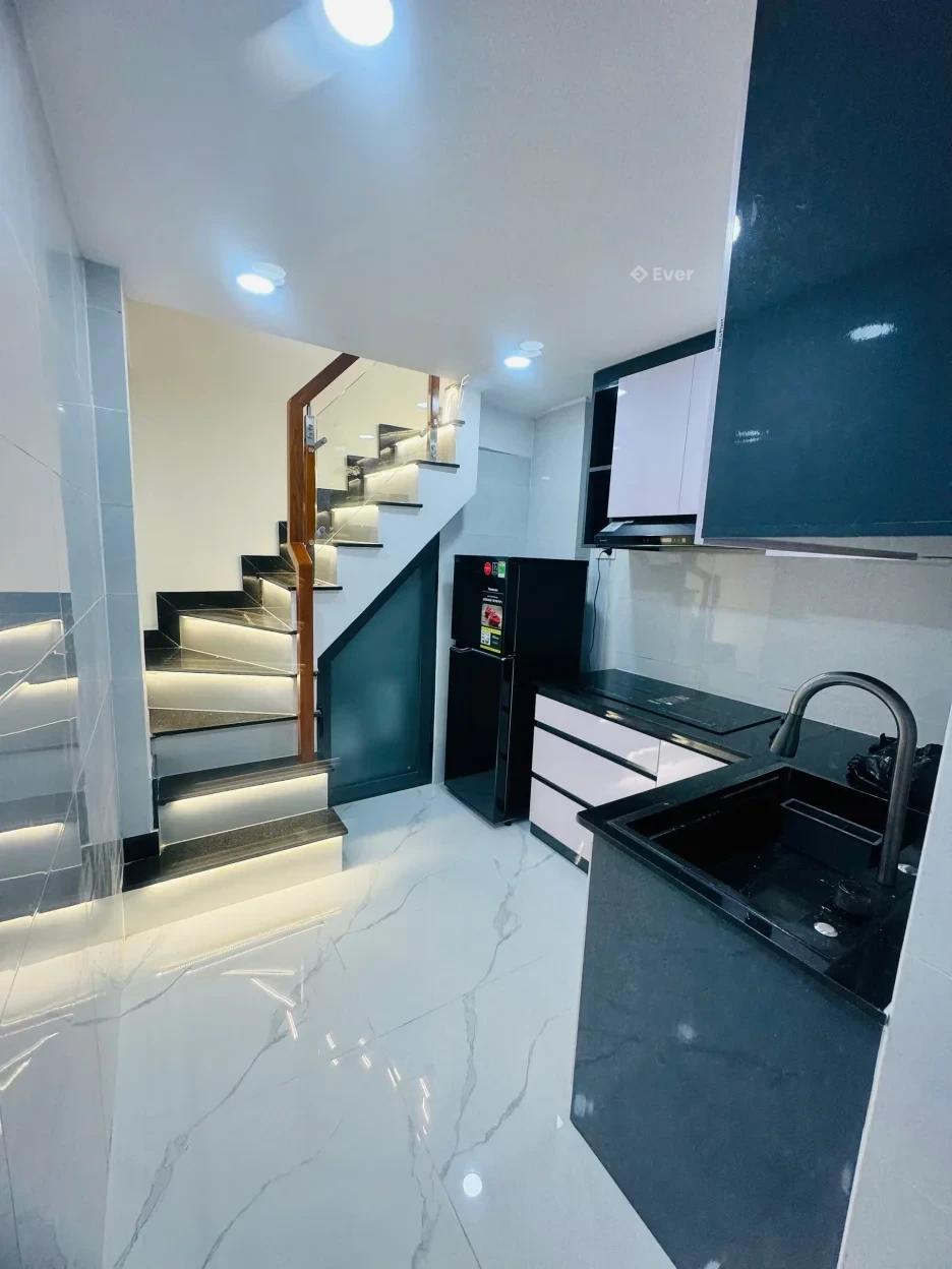 Nhà phố rẻ 1 trệt 1 lửng 3 lầu mặt tiền Nhật Tảo Q10 TP.HCM