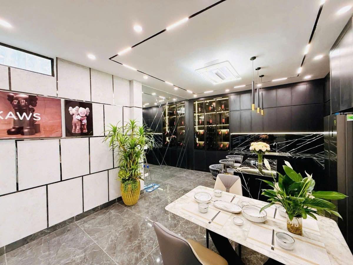 ĐẠI LA, HAI BÀ TRƯNG: 54M - 4T - MT: 4,3m giá 12,8 tỷ - CÁCH 30M RA PHỐ - NGÕ TO, RỘNG- NHÀ ĐẸP FULL NỘI THẤT