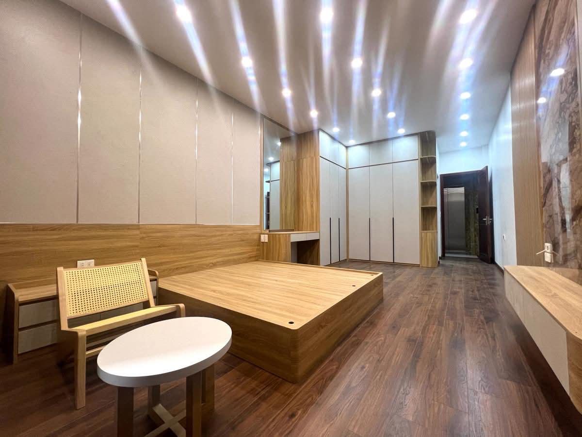 NHÀ PHÂN LÔ PHÙNG CHÍ KIÊN – TRÁI TIM CẦU GIẤY: 44m - Mt: 3,8m - 6 TẦNG THANG MÁY – Ô TÔ TRONG NHÀ