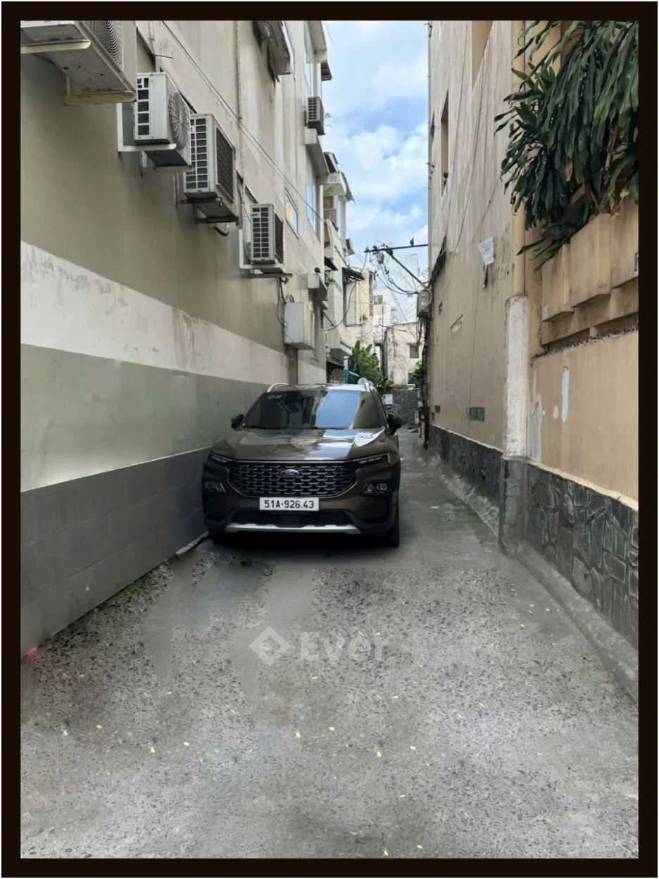 Nhà đẹp rẻ 4.1 x 17m nở hậu 9.8m 1 trệt 3 lầu Quận 1 TP. Sài Gòn