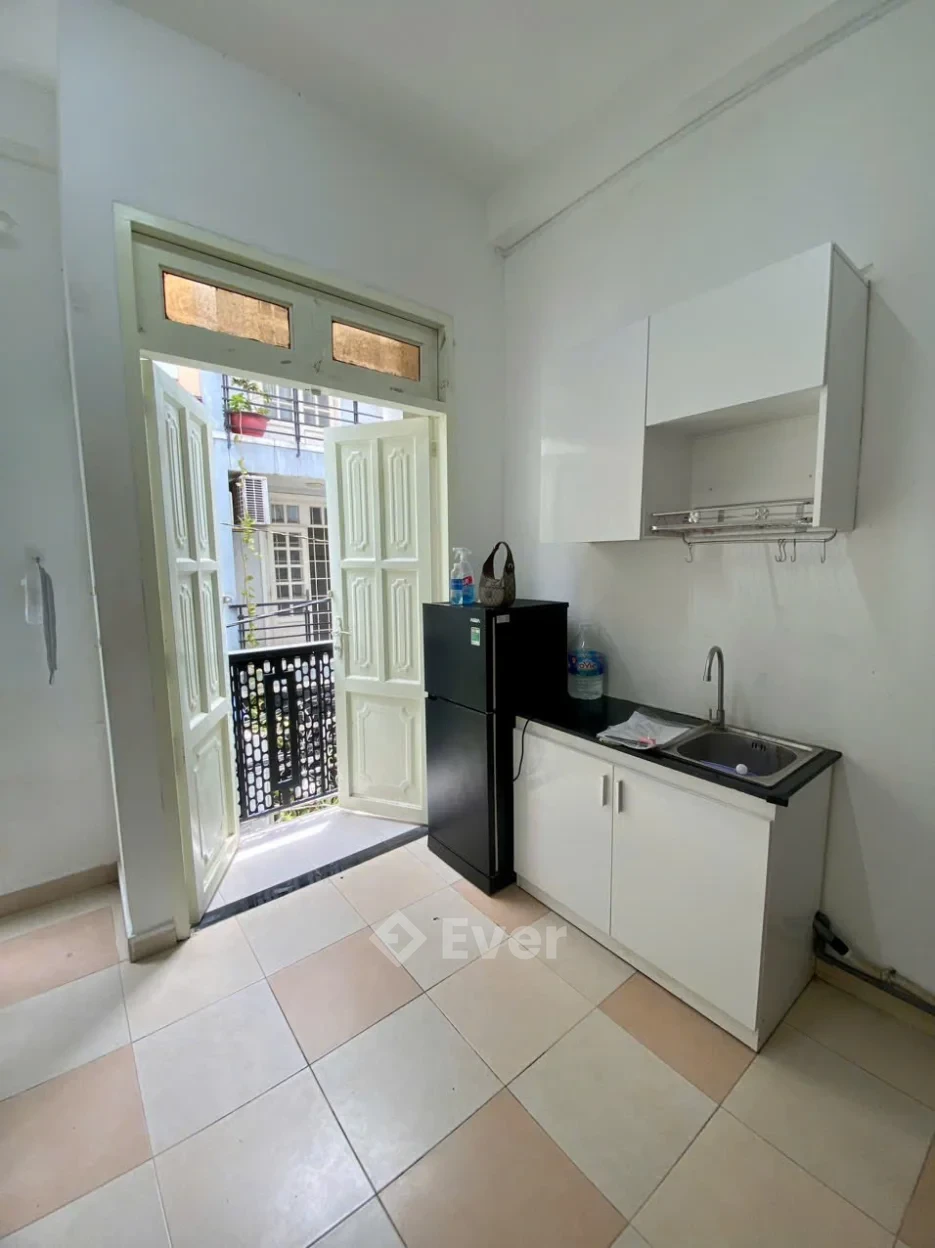 Nhà phố rẻ 4.2 x 8.5m 1 trệt 3 lầu Nguyễn Trãi Q1 TP.HCM