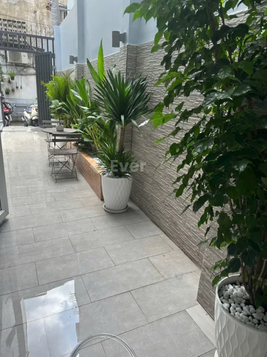 Nhà phố xinh 6 x 18.5m 1 trệt 3 lầu Lê Thị Riêng Bến Thành Q1 TP.HCM