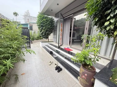 BÁN BIỆT THỰ MINI 2 TẦNG – 220M² – NỘI THẤT GỖ CAO CẤP – TRUNG TÂM TP YÊN BÁI – GIÁ 4TỶXX