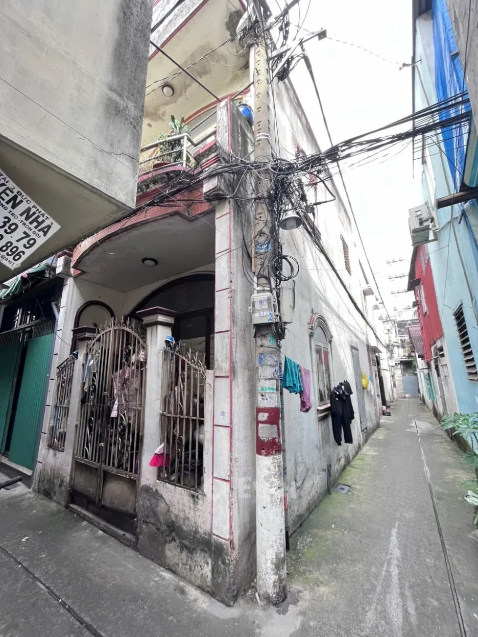 🌟 Nhà Góc Thoáng Q1 – 2 Tầng, 2PN – Hẻm Thông Ba Gác, Giá Chỉ 5.2 Tỷ 🌟