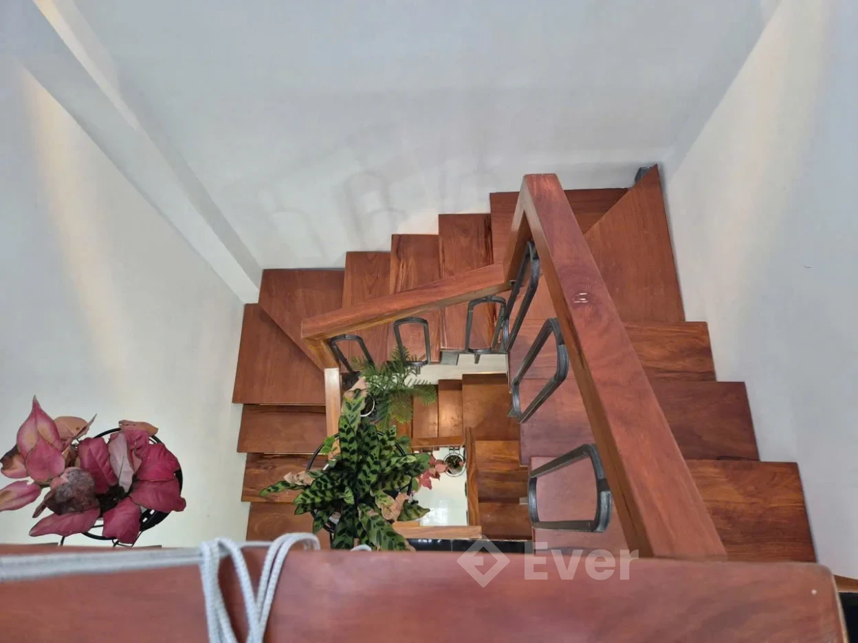 CHÍNH CHỦ Q10 mới 100% • 3 TẦNG BTCT • 2 PN 3 Wc.SÁT MẶT TIỀN • Tặng hết nội thất như hình