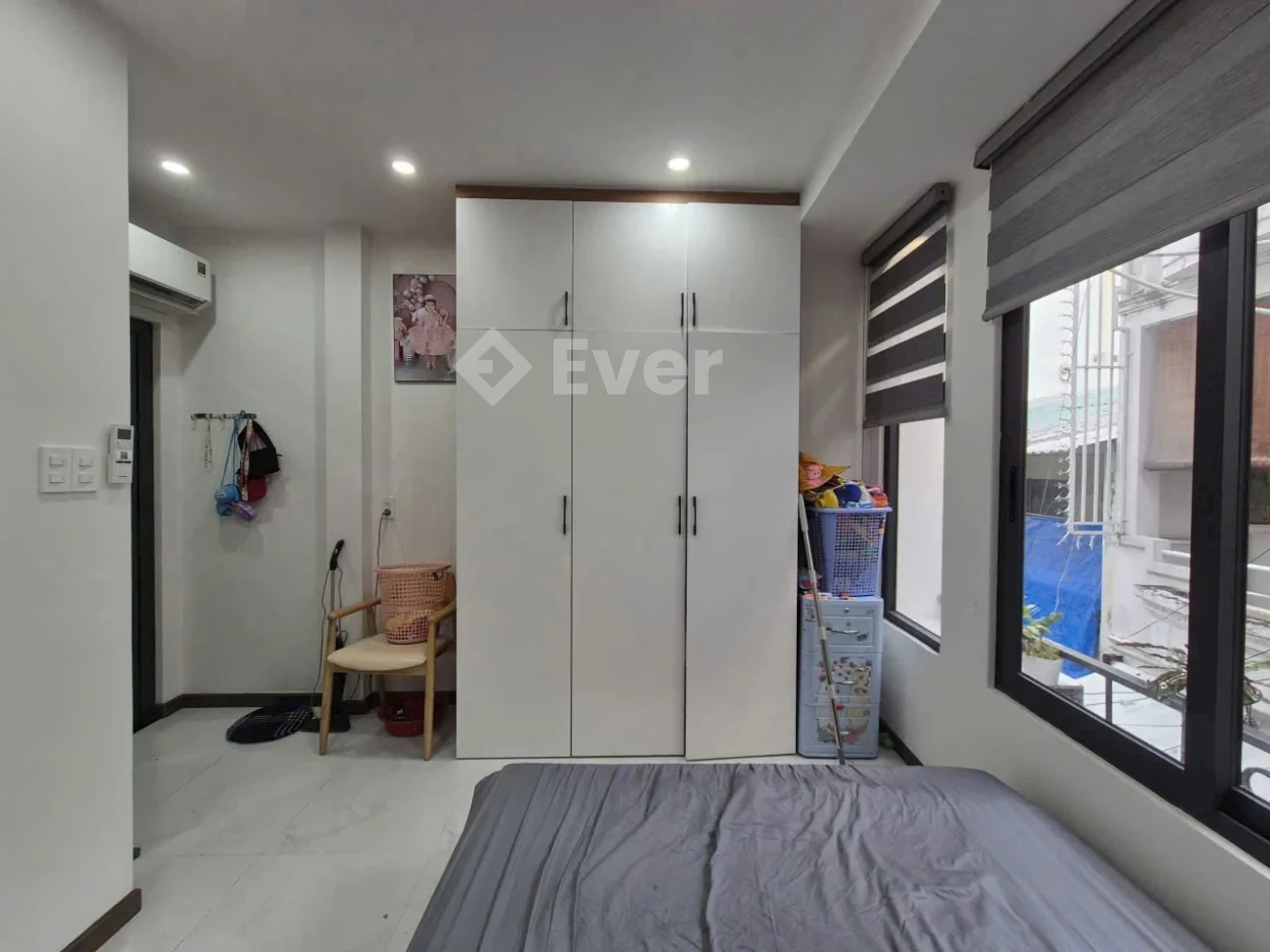 CHÍNH CHỦ Q10 mới 100% • 3 TẦNG BTCT • 2 PN 3 Wc.SÁT MẶT TIỀN • Tặng hết nội thất như hình