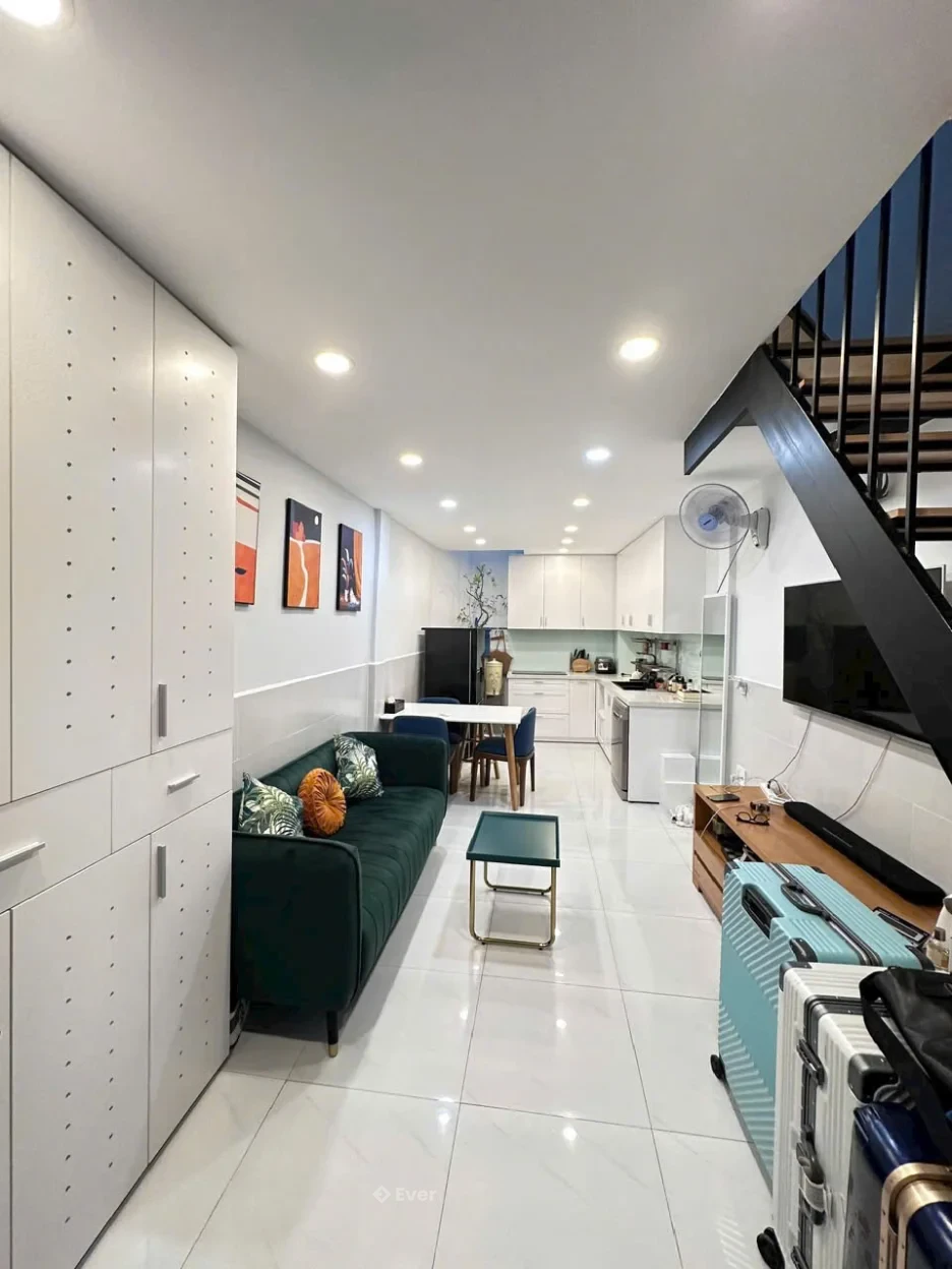 Top nhà nhỏ xinh 3 x 8m 1 trệt 2 lầu Lý Chính Thắng Quận 3 TP.HCM