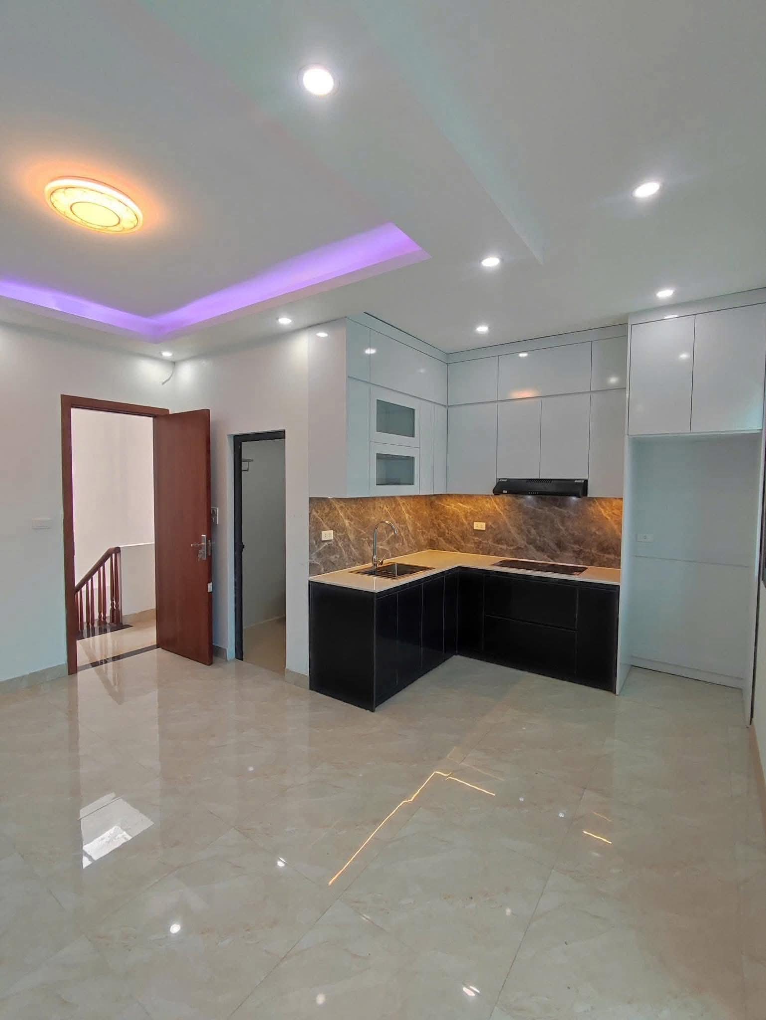 NHÀ NGÕ TRẠI CÁ, TRƯƠNG ĐỊNH, 43M², 5 TẦNG, MT 5,6M, GIÁ 11,9 TỶ, Ô TÔ TRÁNH, THANG MÁY, VỊ TRÍ ĐẸP