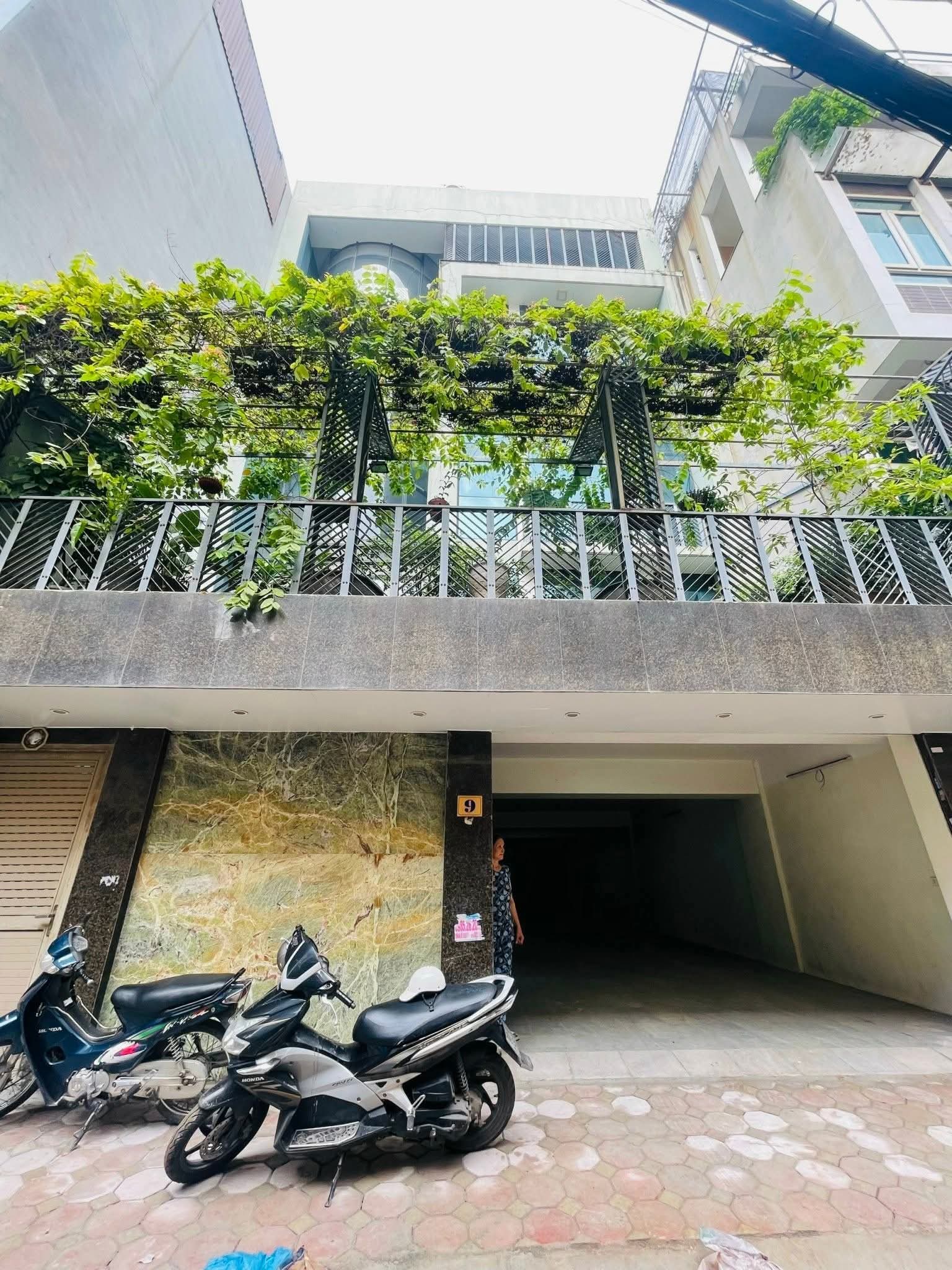 NHÀ PHỐ HOA BẰNG, CẦU GIẤY: 225m - 6T - Mt: 9,5m - 59 Tỷ. THÔNG SÀN THANG MÁY, VỈA HÈ, KINH DOANH CỰC ĐỈNH.