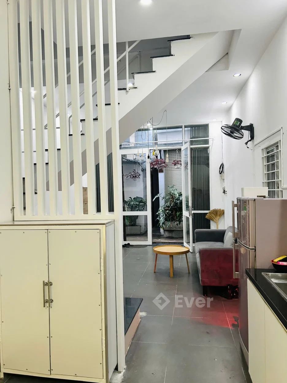 Top nhà đẹp rẻ 4 x 8m 1 trệt 2 lầu Cách Mạng Tháng Tám Quận 3 TP.HCM