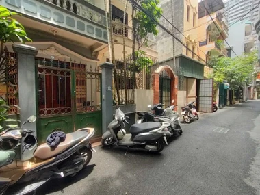 VỀ HƯU, CHUYỂN VỀ QUÊ SỐNG NÊN CẦN BÁN CĂN NHÀ TẠI PHÙNG CHÍ KIÊN, CẦU GIẤY: 72m - 4T - Mt: 4,1m