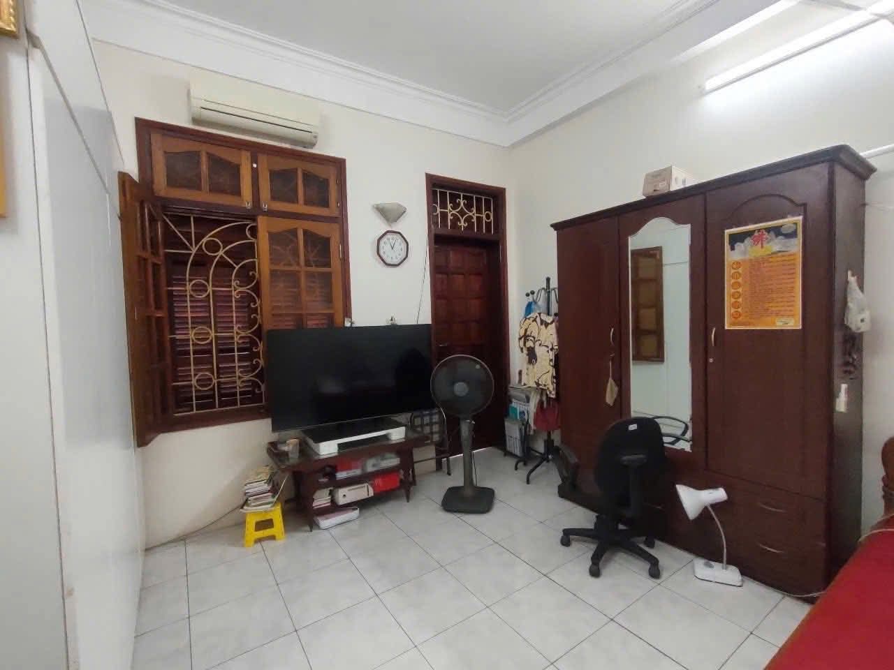 VỀ HƯU, CHUYỂN VỀ QUÊ SỐNG NÊN CẦN BÁN CĂN NHÀ TẠI PHÙNG CHÍ KIÊN, CẦU GIẤY: 72m - 4T - Mt: 4,1m