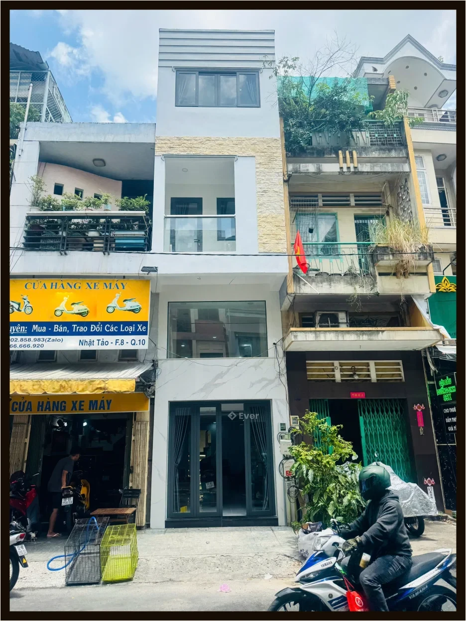 Nhà phố rẻ 1 trệt 1 lửng 3 lầu mặt tiền Nhật Tảo Q10 TP.HCM