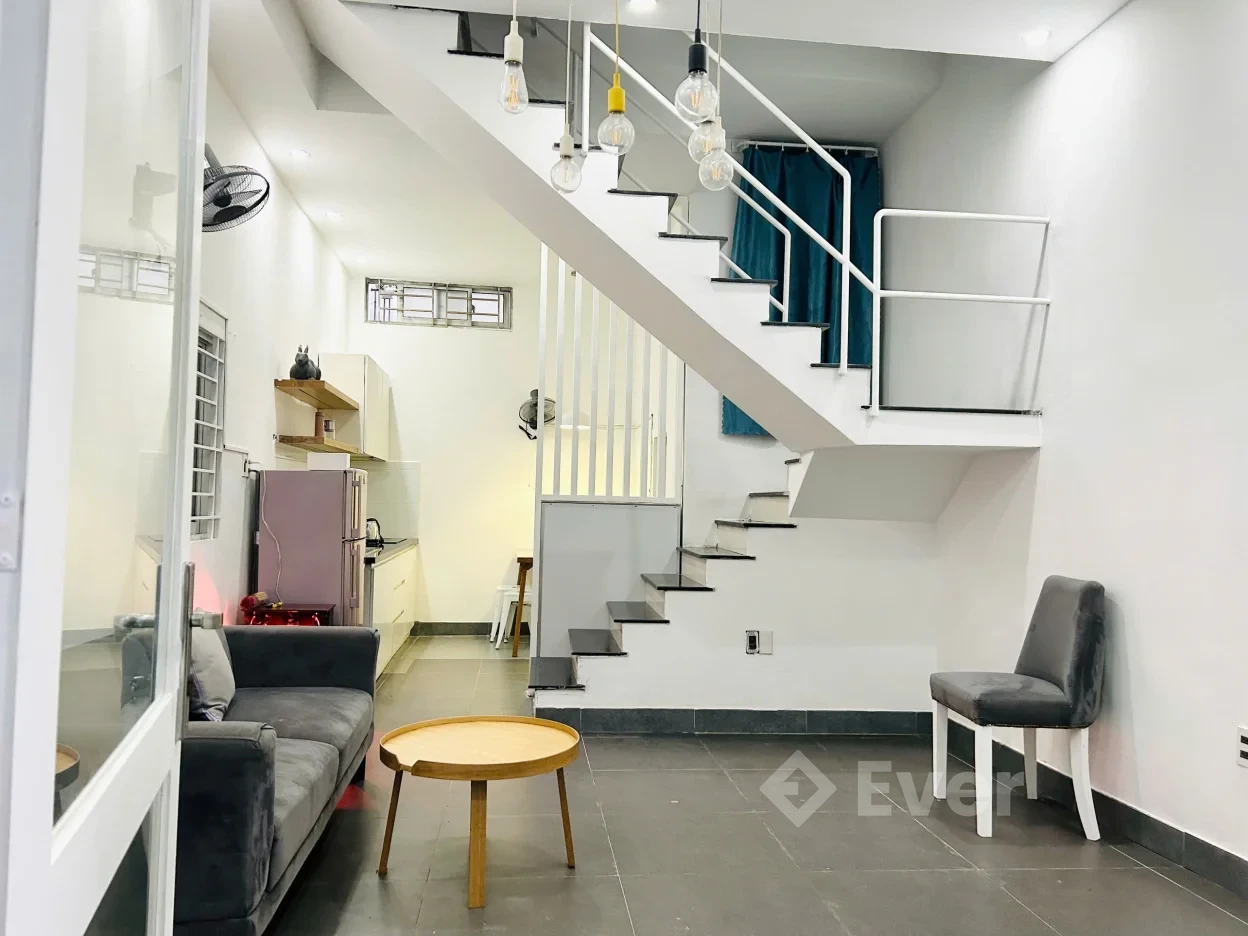 Top nhà đẹp rẻ 4 x 8m 1 trệt 2 lầu Cách Mạng Tháng Tám Quận 3 TP.HCM