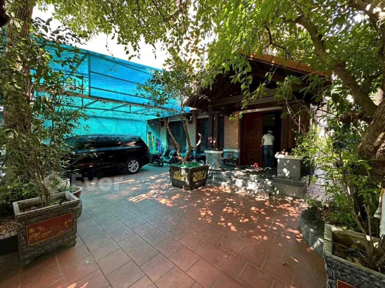 biệt thự sân vườn Ngọc Lâm, vỉa hè, ôtô tránh, cách cầu Chương Dương 100m