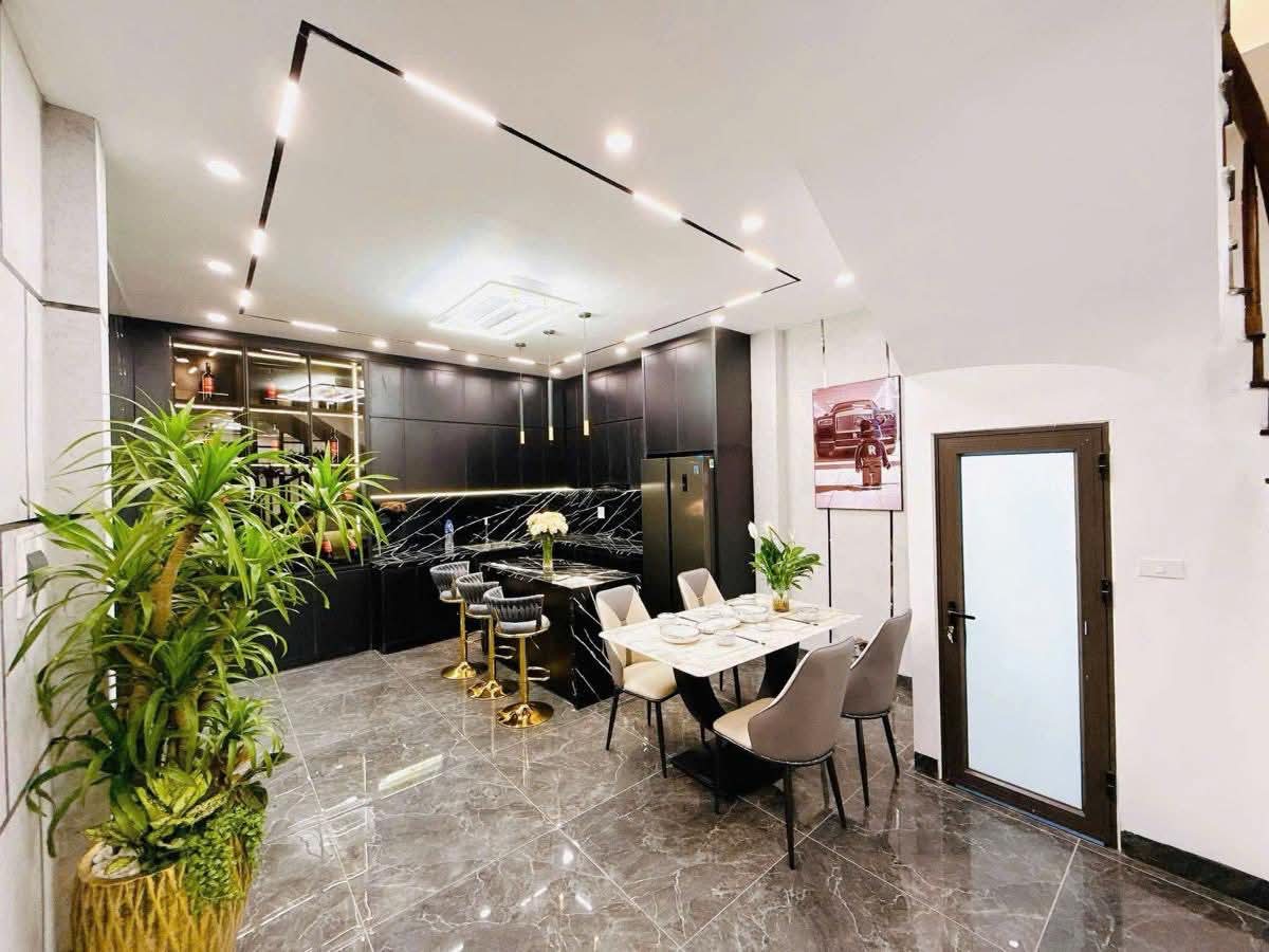 ĐẠI LA, HAI BÀ TRƯNG: 54M - 4T - MT: 4,3m giá 12,8 tỷ - CÁCH 30M RA PHỐ - NGÕ TO, RỘNG- NHÀ ĐẸP FULL NỘI THẤT